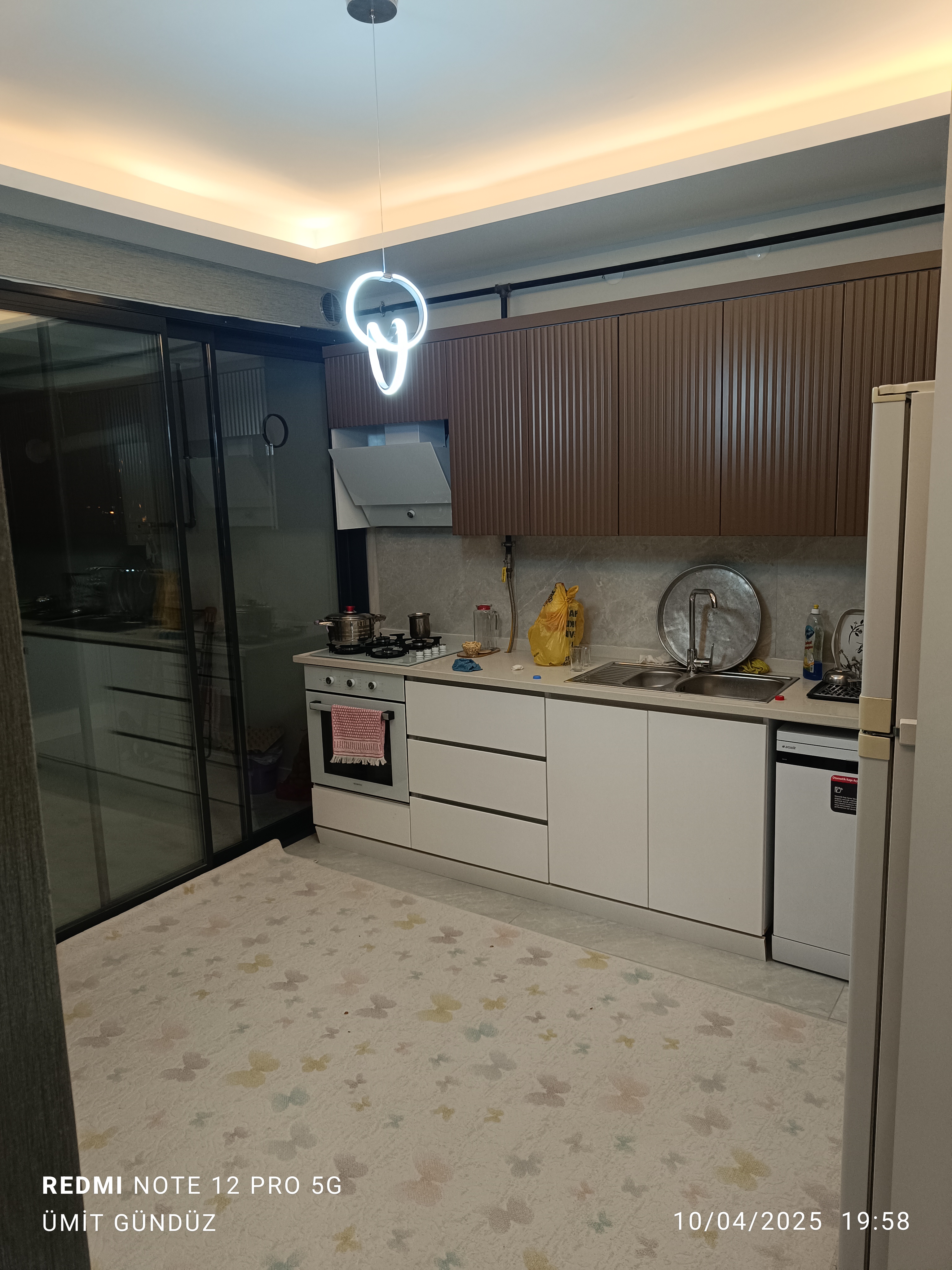 BAĞCILAR GÖKKUŞAĞI VİLLARI ARKASI 2,5+1 BEYMEN AVZEMDE SATILIK DAİRE
