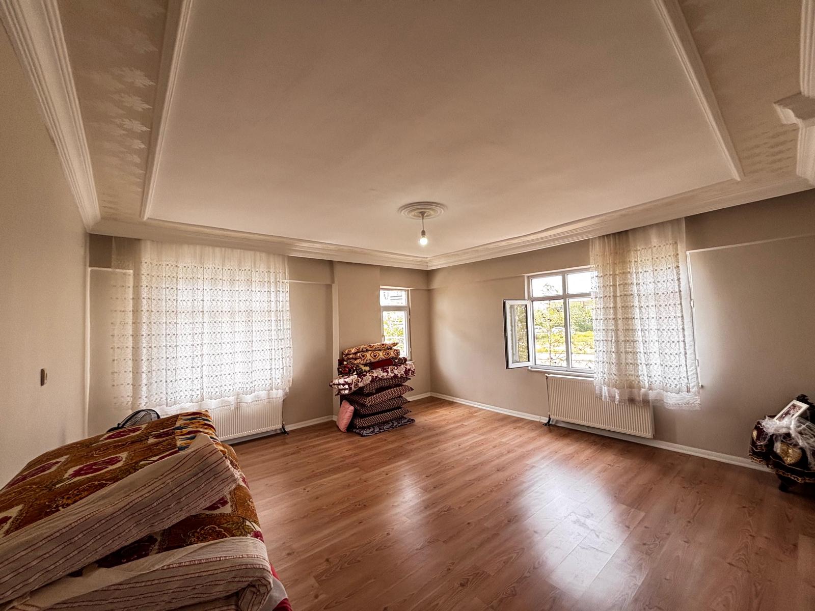 BAĞCILAR TOPTANCILARDA SATILIK ARA KAT DAİRE