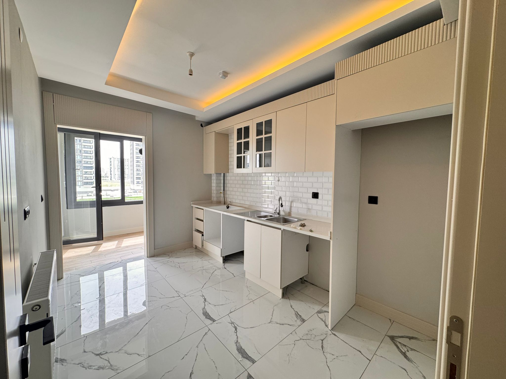 WİNSTOWN AVM AŞAĞISI ELAZIĞ CADDESİNDE HAVUZLU 2+1 KİRALIK DAİRE