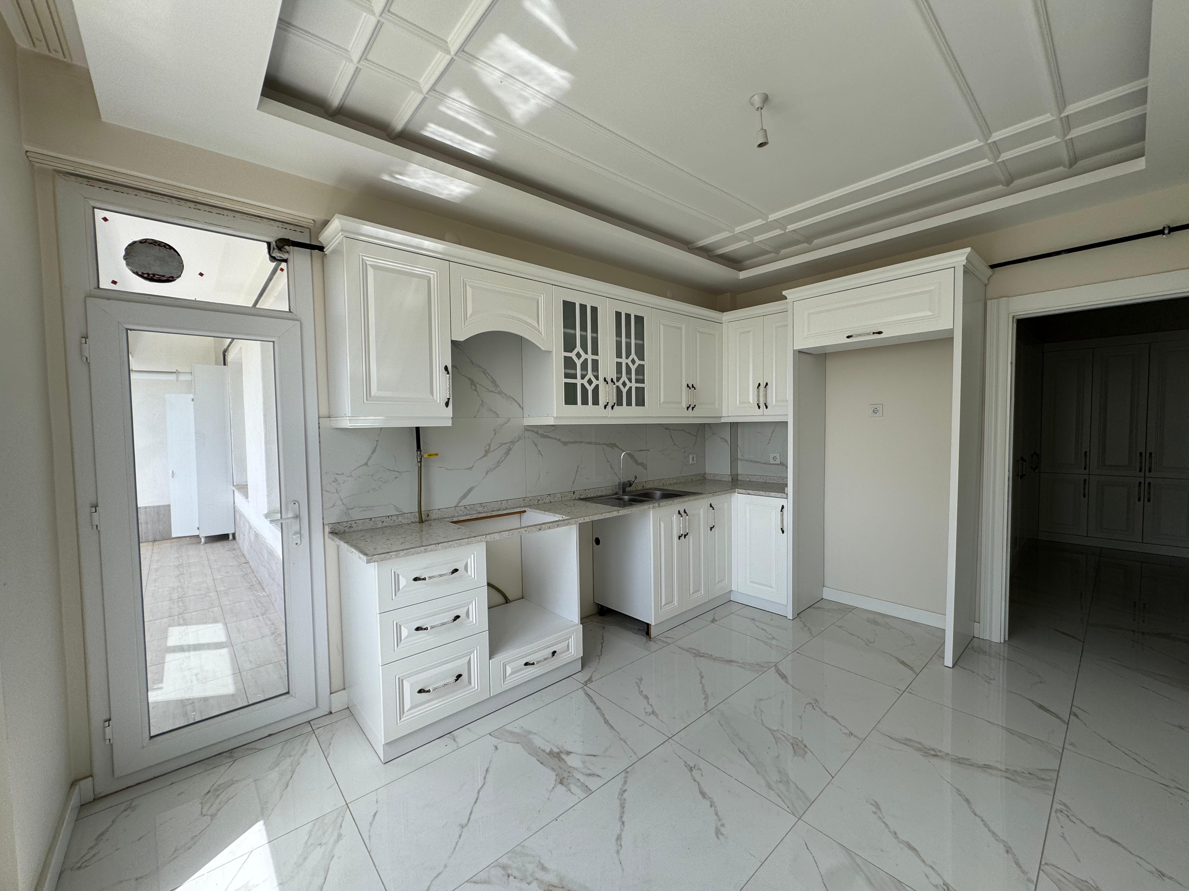 URFA YOLU ÜZERİ ARİN YAPIDAN 3+1 ACİL SATILIK LUX DAİRE