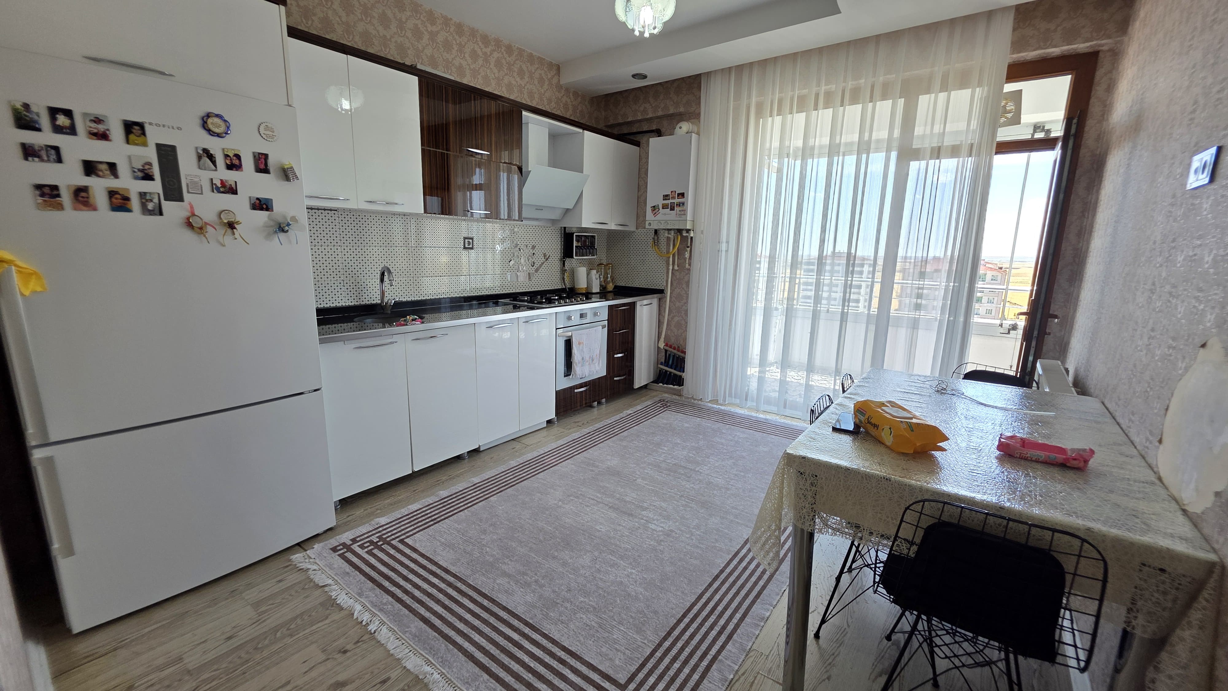 BAĞCILAR AHMET KAYA CADDESİ ÜZERİ 3+1 SATILIK FIRSAT DAİRE