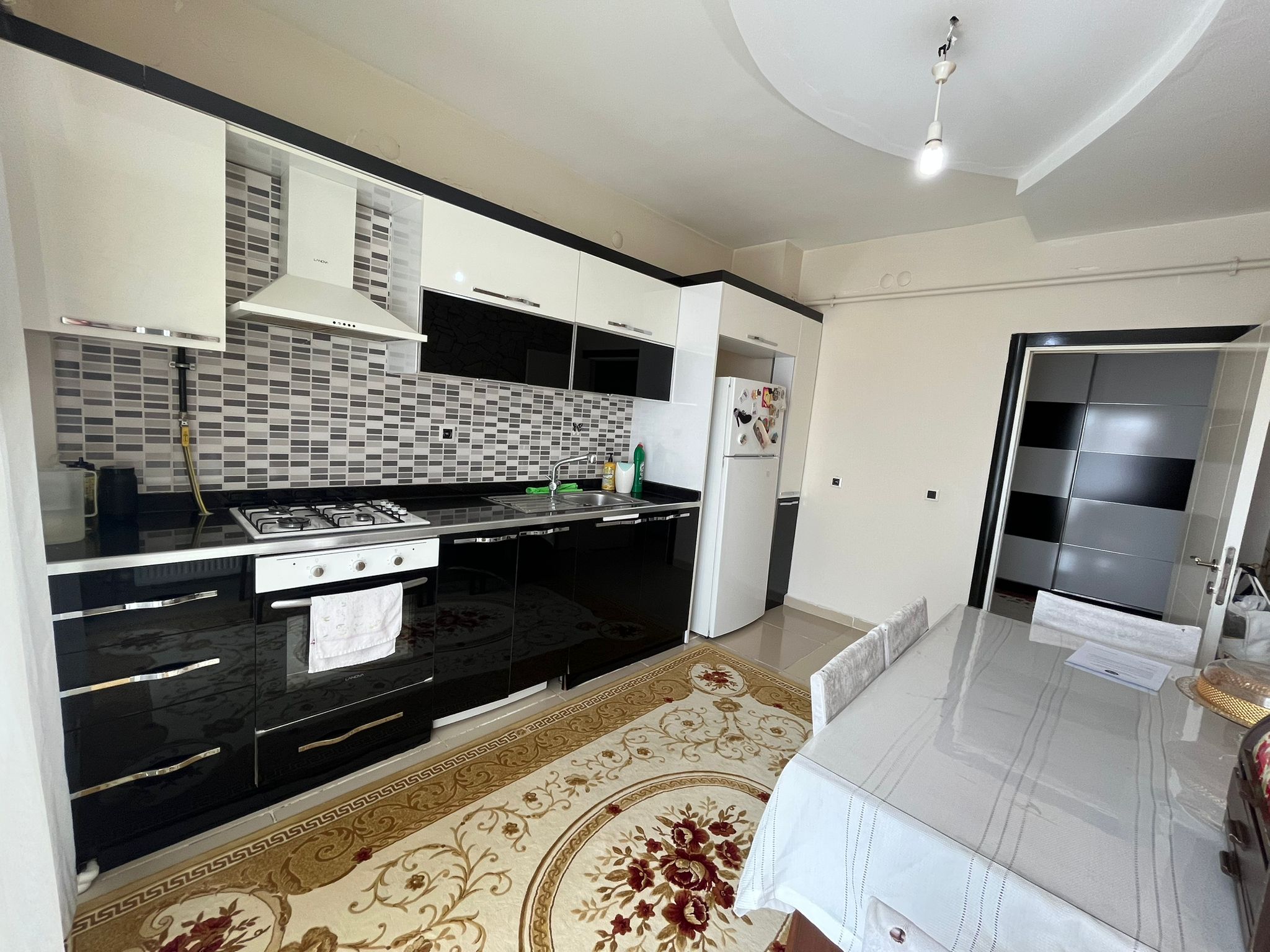 BAĞCILARDA HAVAALANI KAVŞAĞI SATILIK 3+1 DAİRE