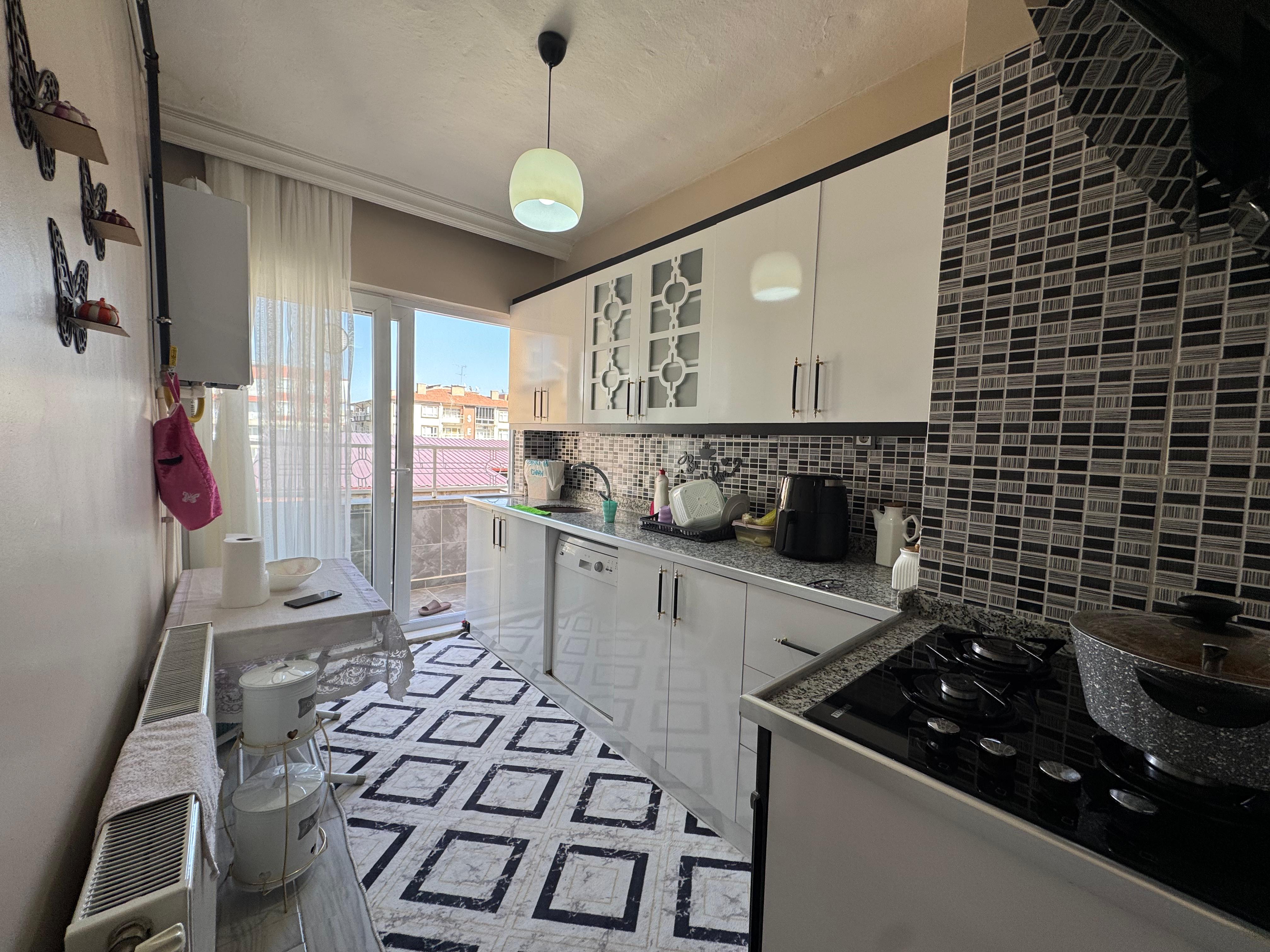 YENİŞEHİR ŞEHİTLİKTE 3+1 HASARSIZ DAİRE