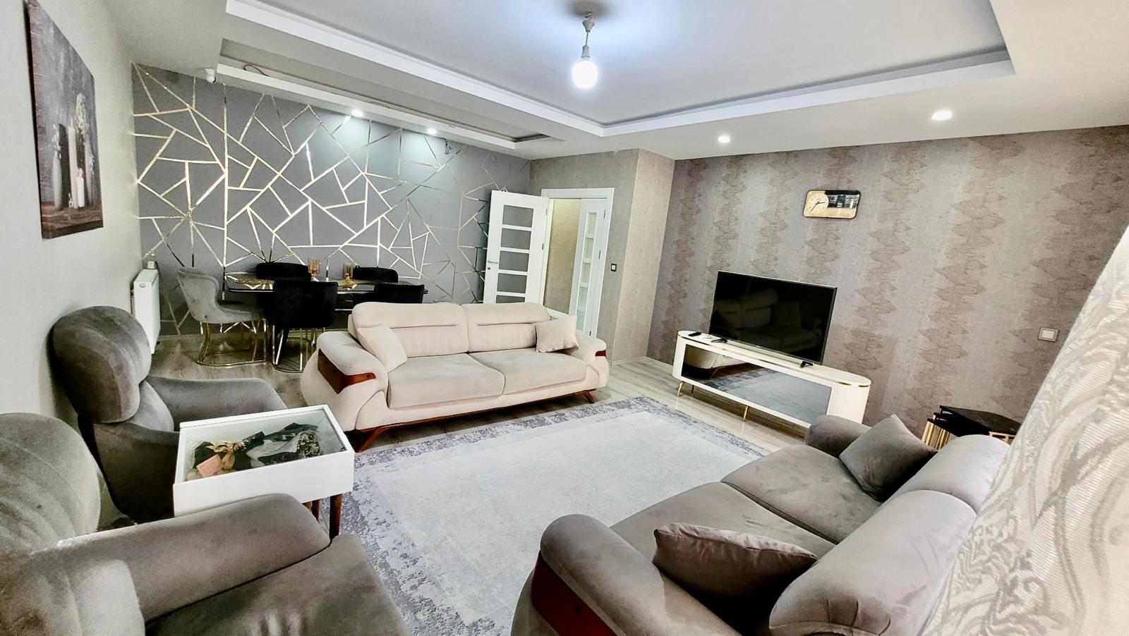BAĞCILAR NEVRUZ PARKI YANINDA SATILIK 3.5+1 FIRSAT DAİRE!