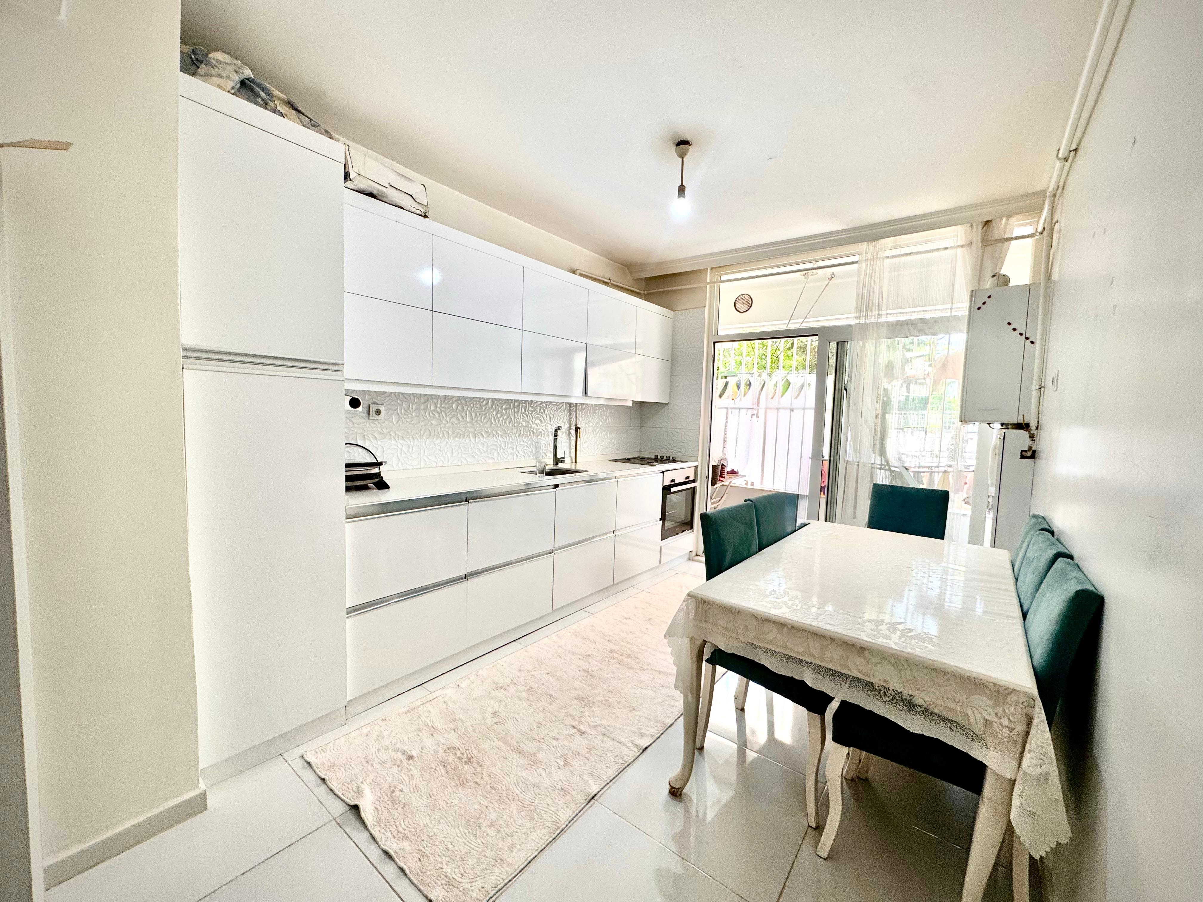 BAĞCILAR ZÜMRÜTKENTTE SATILIK 3+1 FIRSAT DAİRE!